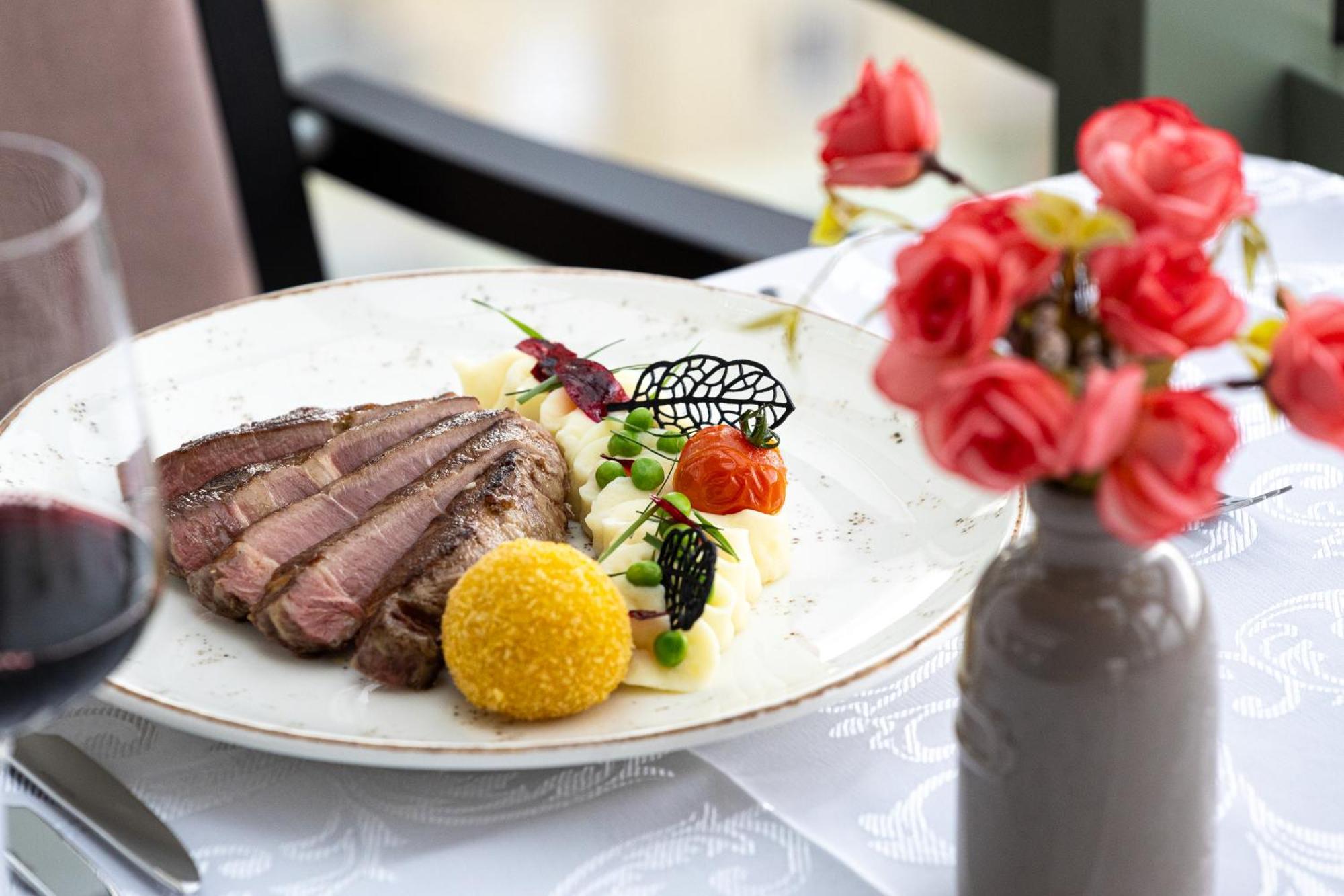 Hotel Golden Tulip Ana Tower Sibiu Eksteriør billede